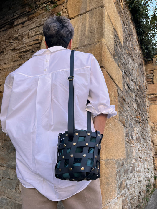 Bombonera negro sustraiak azul