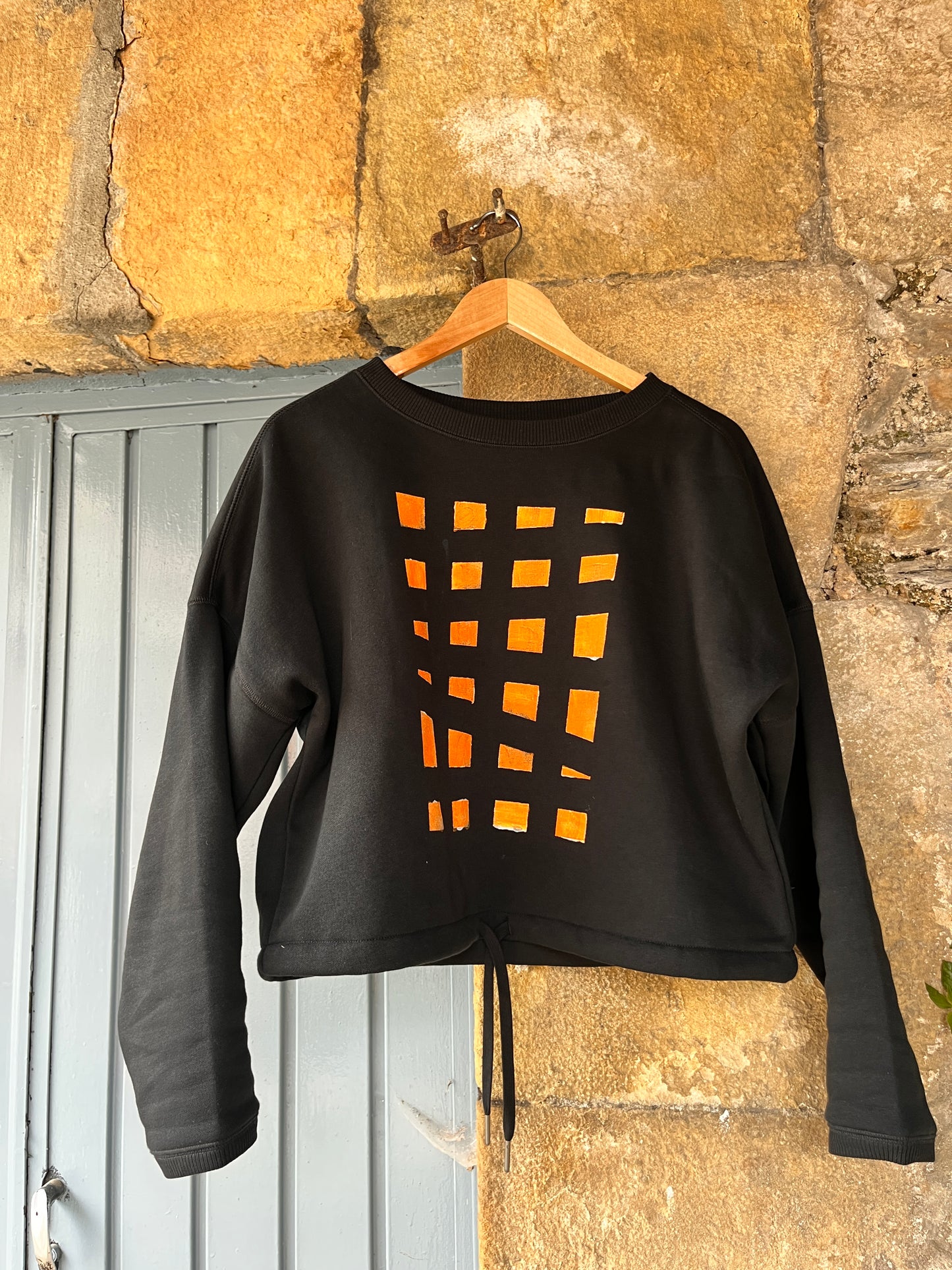 SUDADERA PINTADA CROP OVERSIZE