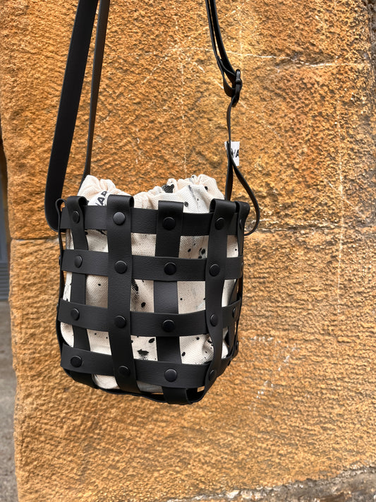 Bombonera orbanak negro