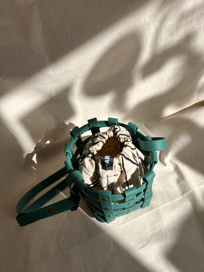 Bombonera azul sustraiak crudo