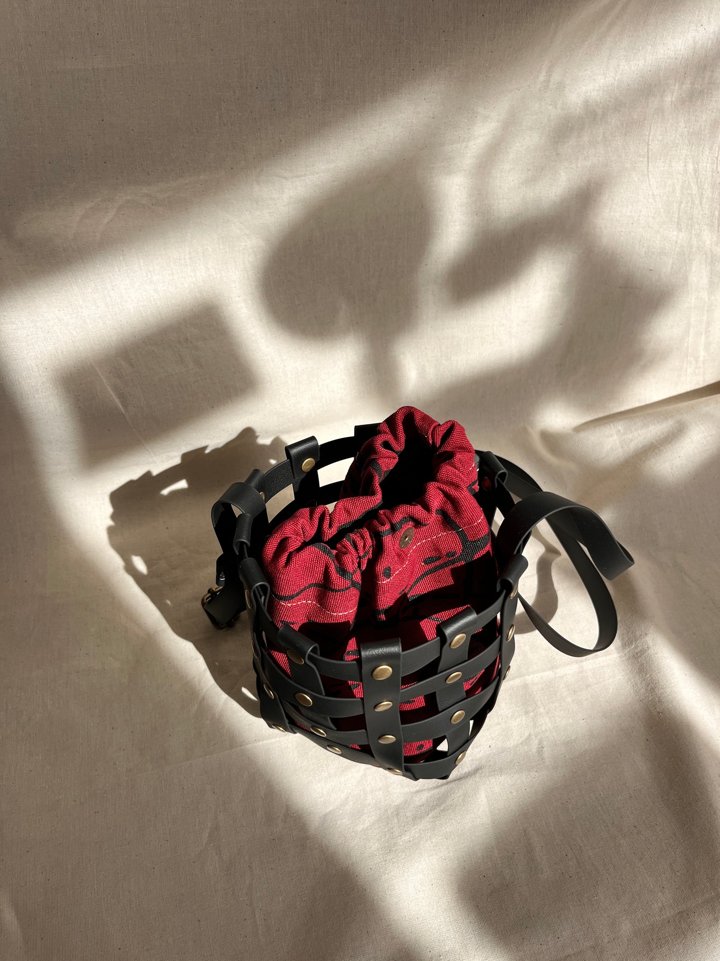 Bombonera negra sustraiak granate