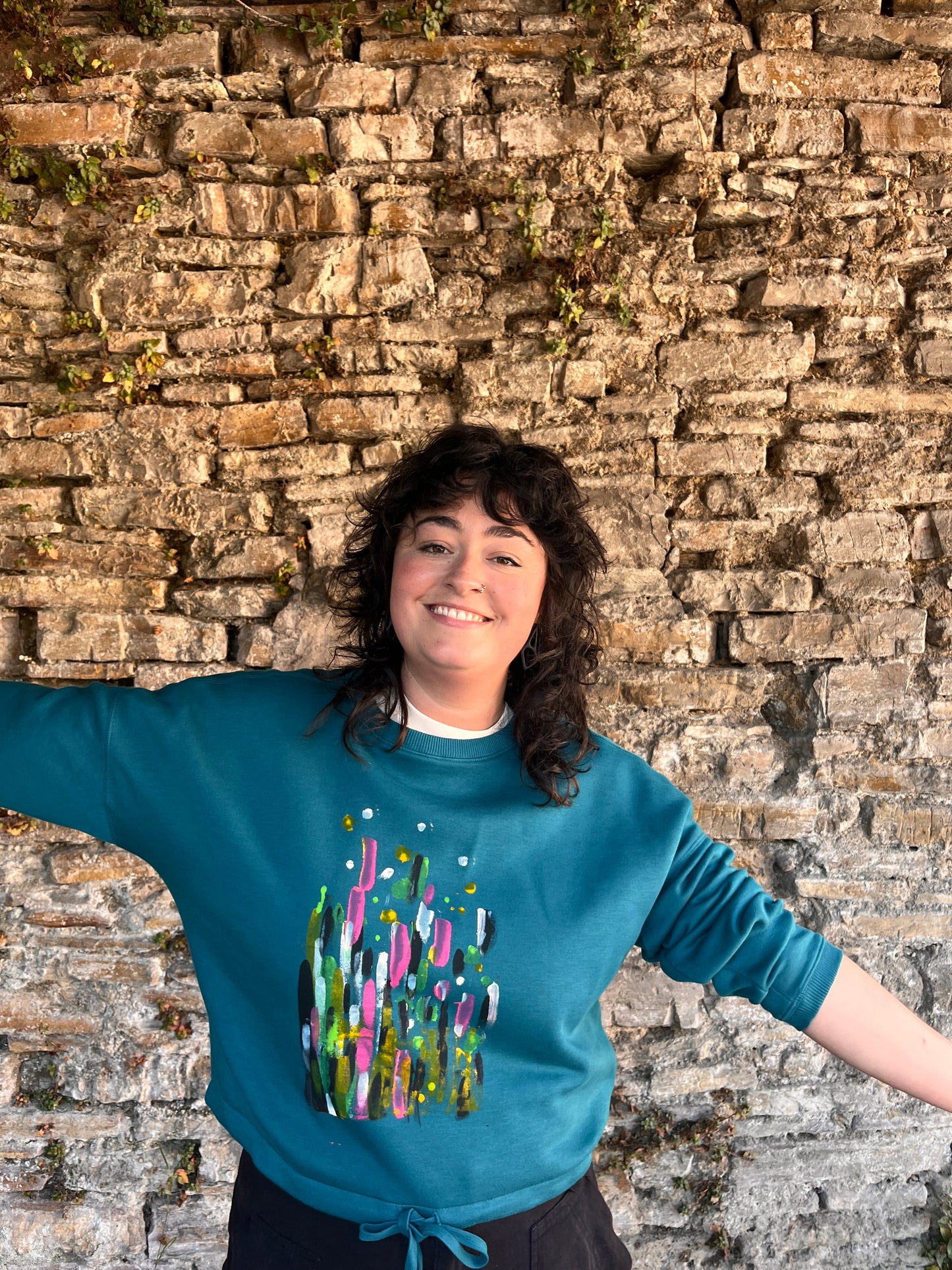 SUDADERA PINTADA CROP OVERSIZE