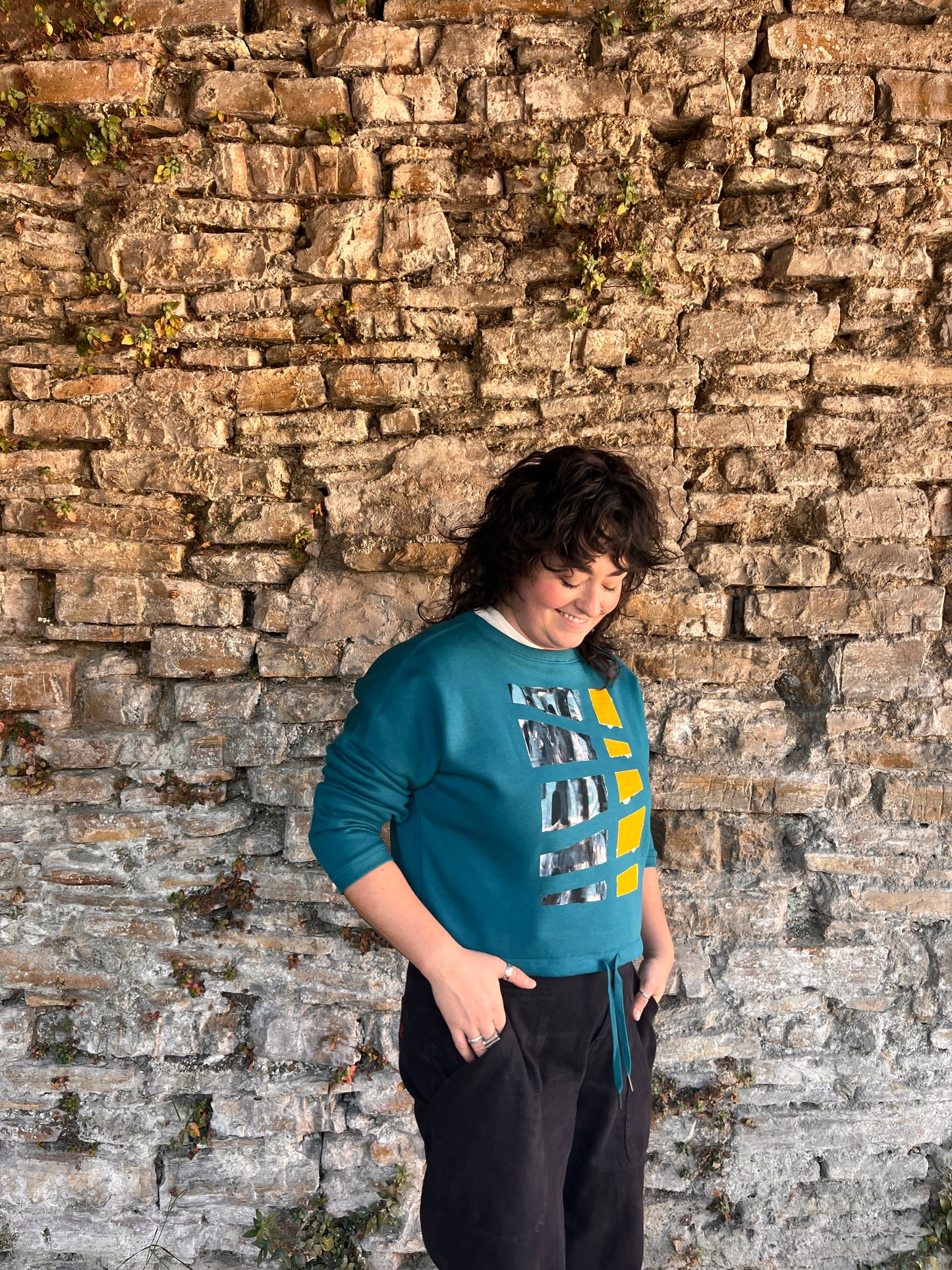 SUDADERA PINTADA CROP OVERSIZE