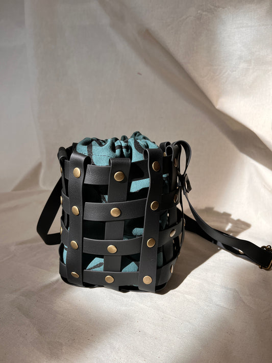 Bombonera negro  sustraiak azul