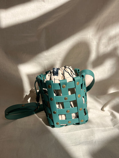 Bombonera azul sustraiak crudo