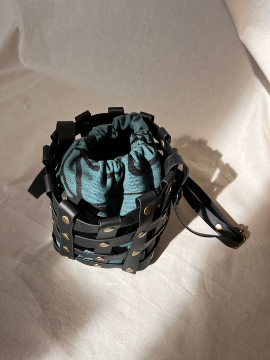 Bombonera negro  sustraiak azul
