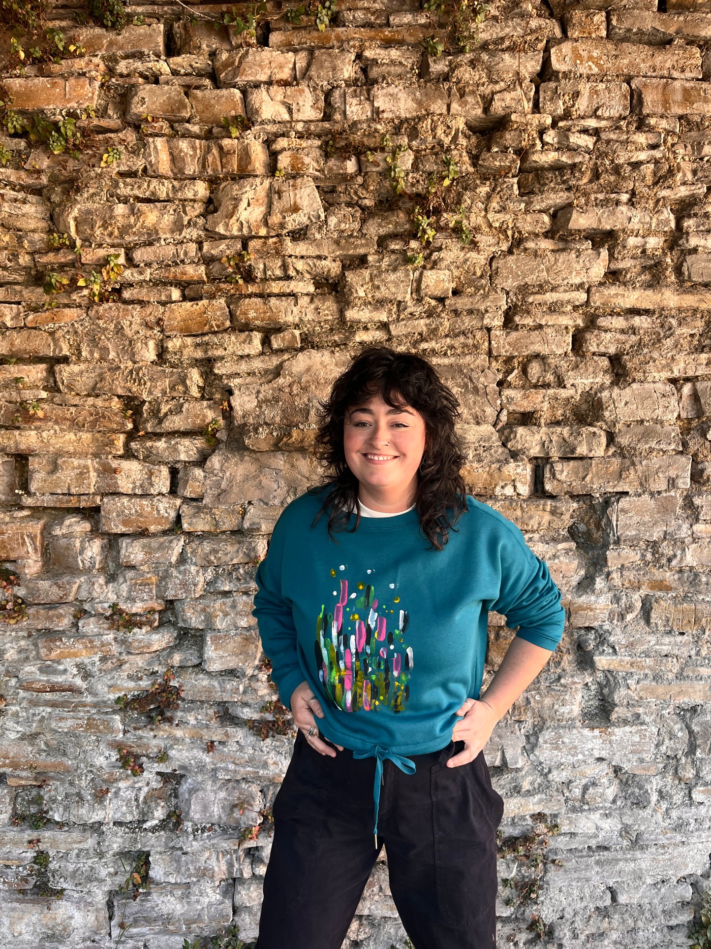 SUDADERA PINTADA CROP OVERSIZE