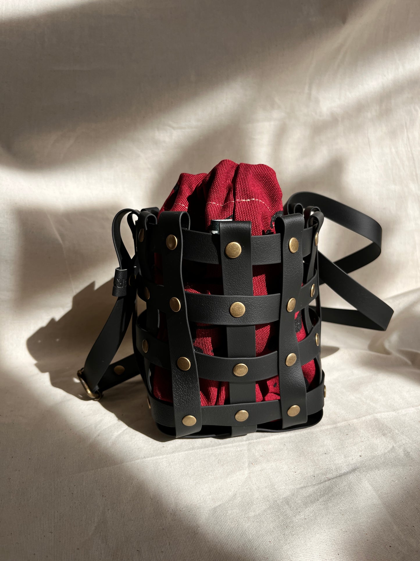 Bombonera negra sustraiak granate