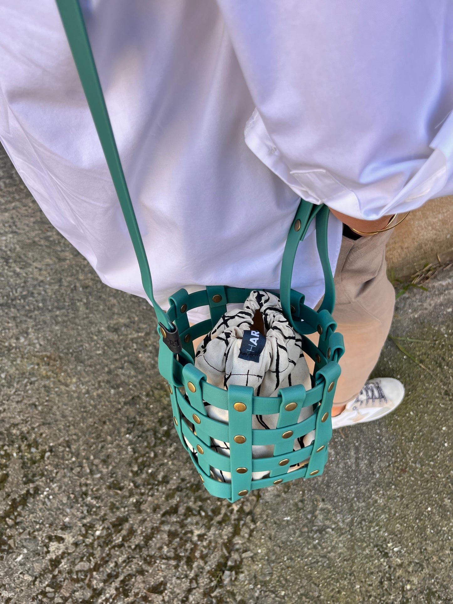 Bombonera azul sustraiak crudo