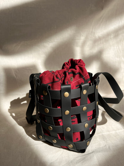 Bombonera negra sustraiak granate