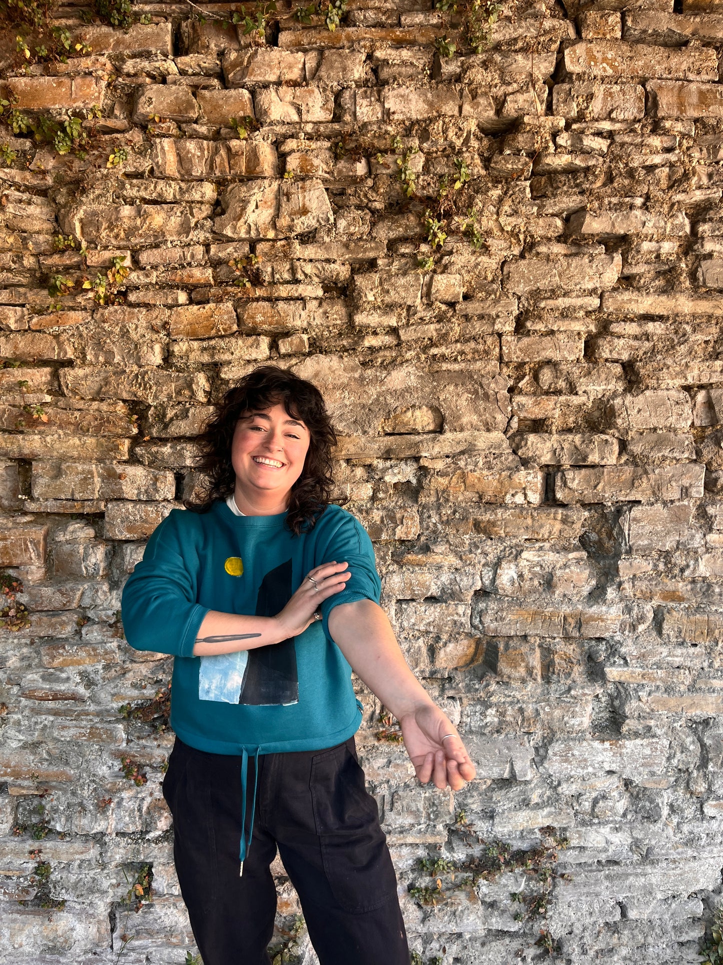 SUDADERA PINTADA CROP OVERSIZE