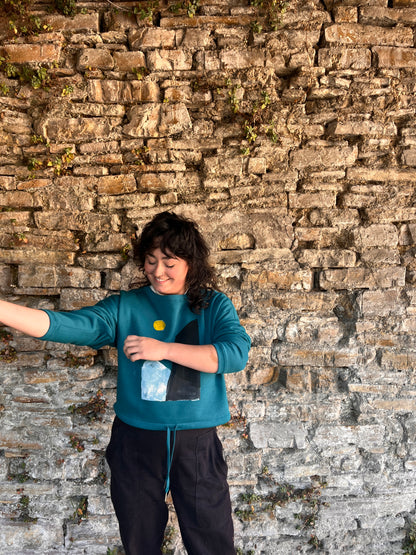 SUDADERA PINTADA CROP OVERSIZE