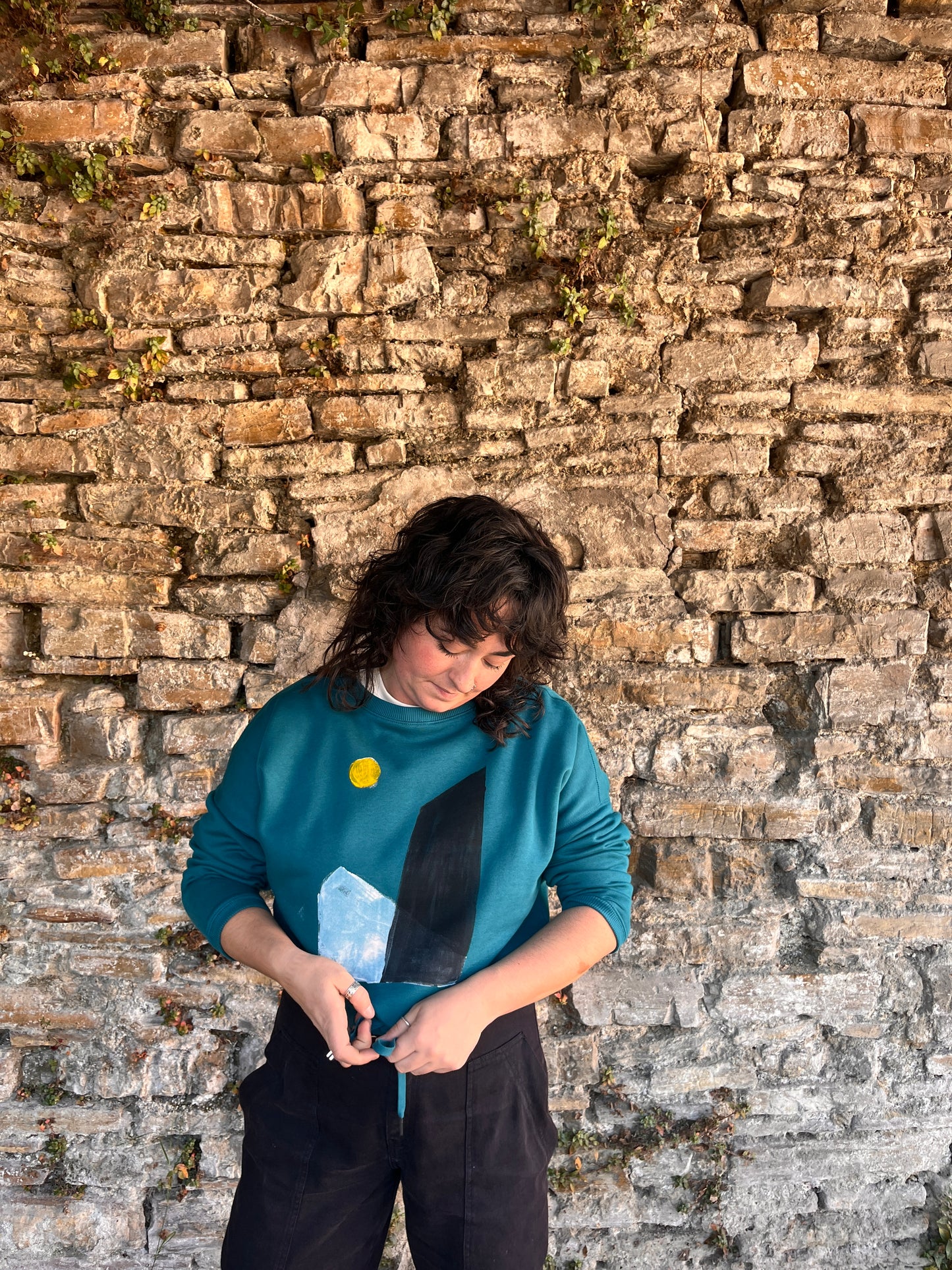 SUDADERA PINTADA CROP OVERSIZE