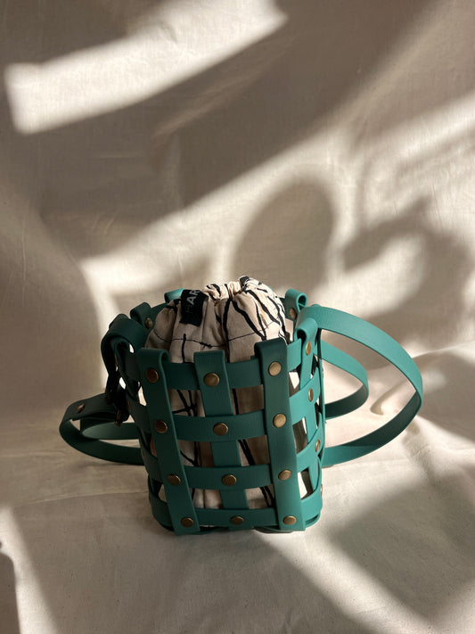 Bombonera azul sustraiak crudo