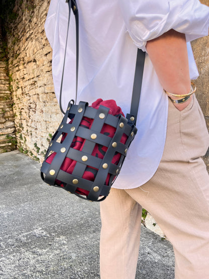 Bombonera negra sustraiak granate