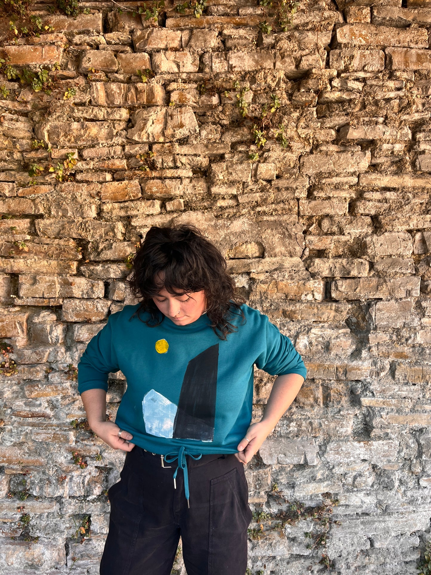 SUDADERA PINTADA CROP OVERSIZE