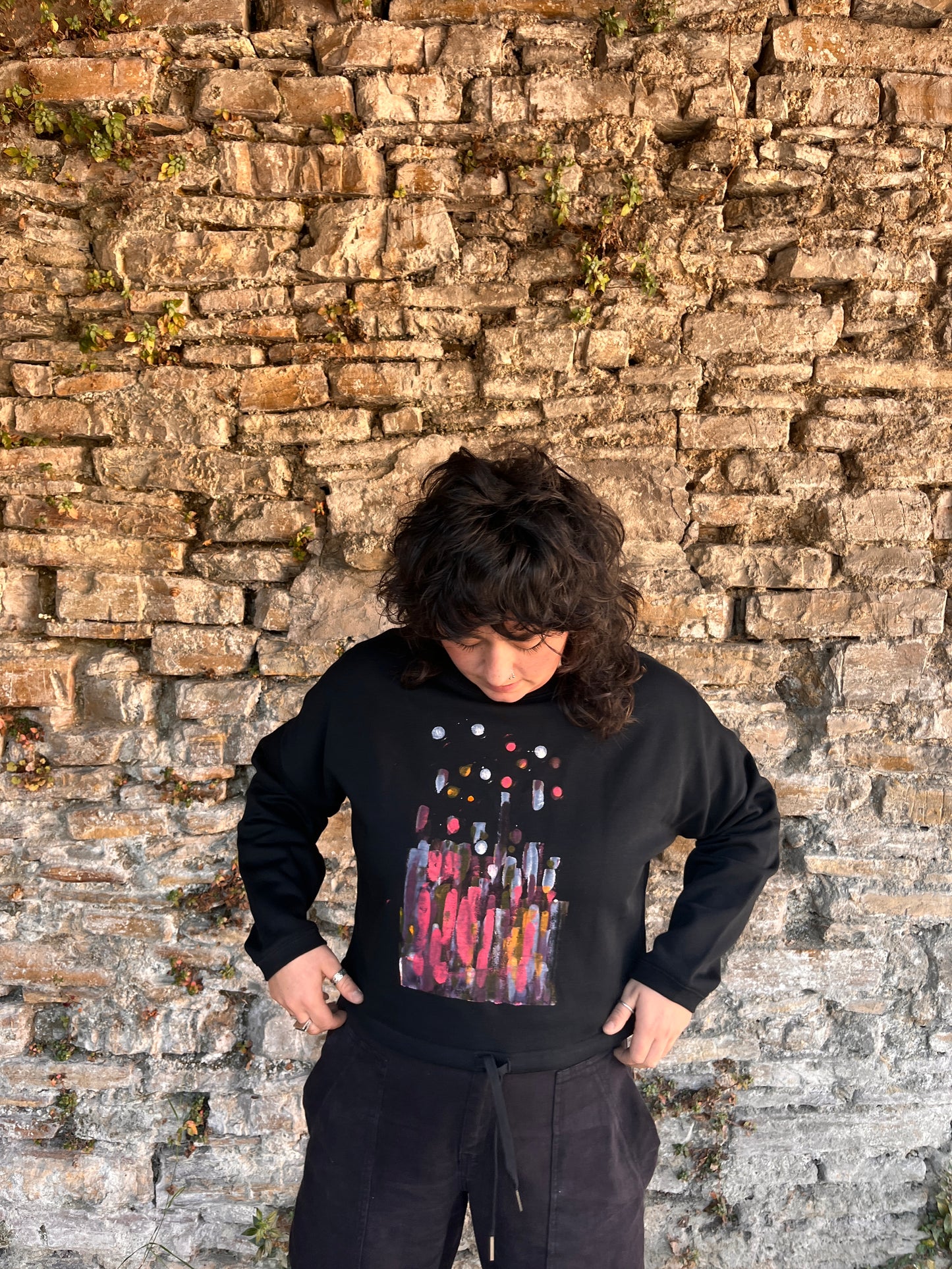 SUDADERA PINTADA CROP OVERSIZE